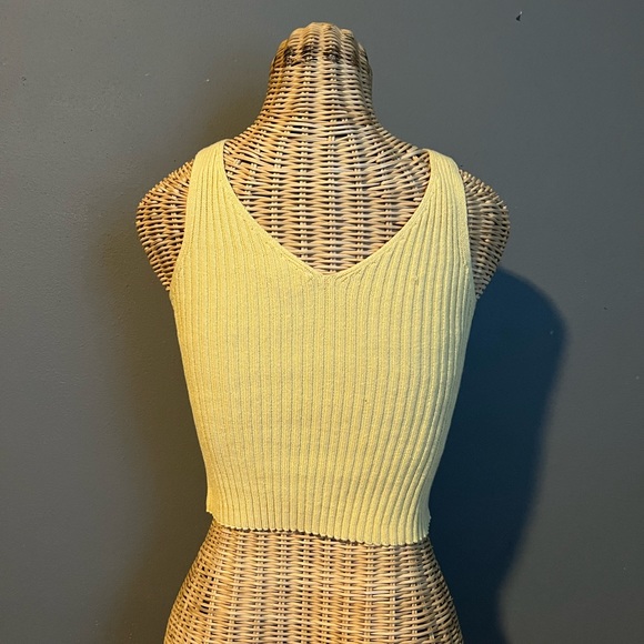 yellow knitted top - Picture 5 of 6